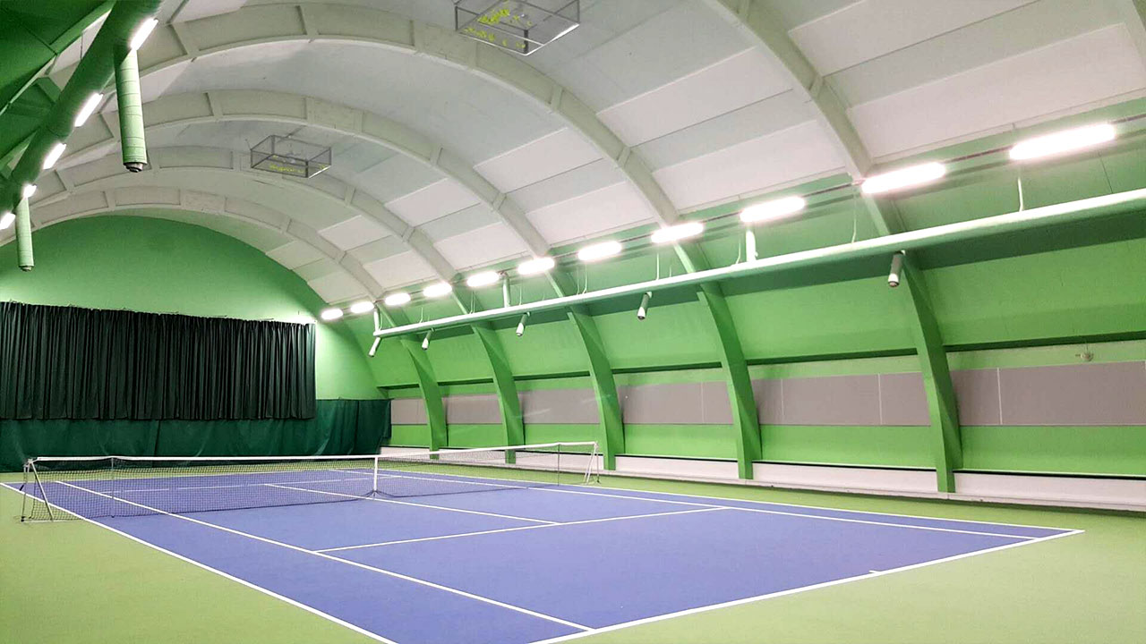 Ideale Beleuchtung für Tennishallen